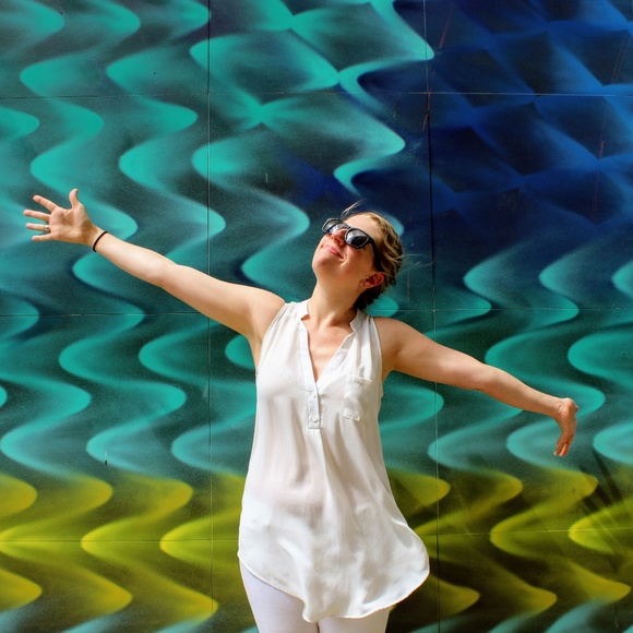 Meet your Posher, Emily - Picture 2 of 5